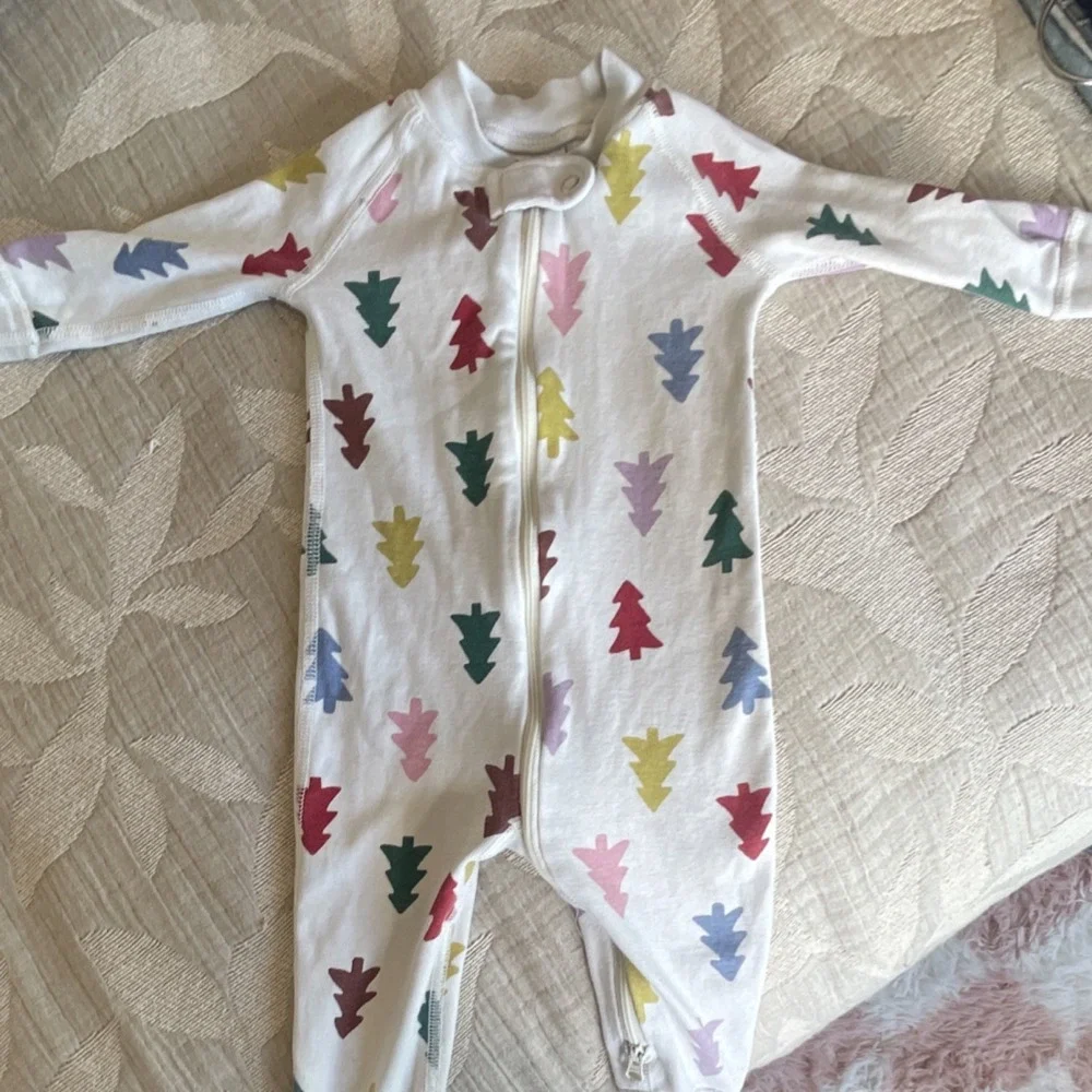 Hanna Andersson 6-12M Organic Cotton Zip Sleeper White Christmas Tree Print